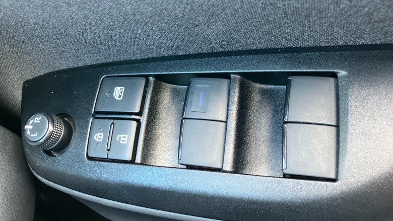 Toyota Yaris 1.5 Hybrid Design 5dr CVT Hybrid Hatchback